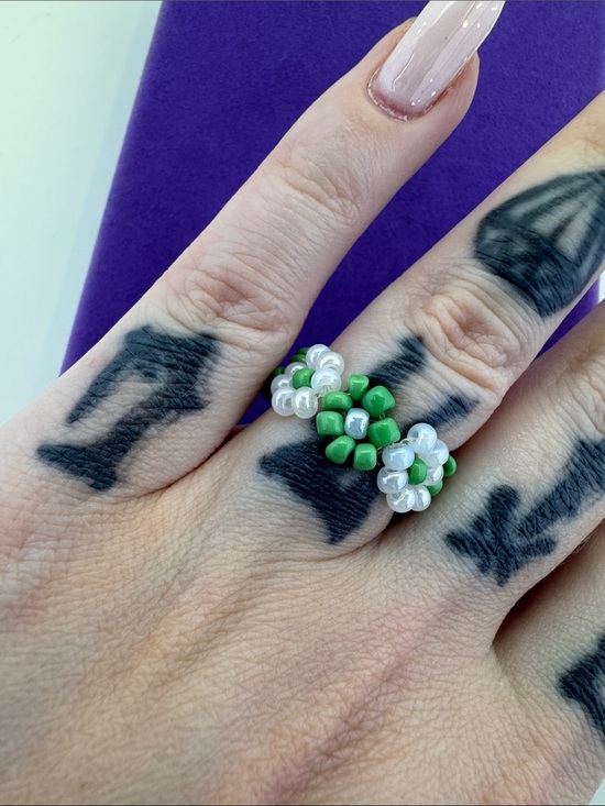 Jewelry - 💛 Handmade Y2K Green & White Beaded Flower Ring | Flower Power